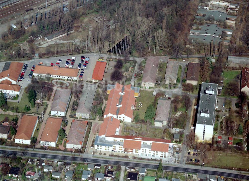 Berlin aus der Vogelperspektive: Gebäude des Altersheim - Seniorenresidenz Die Albert Schweitzer Stiftung - Wohnen & Betreuen in Berlin, Deutschland