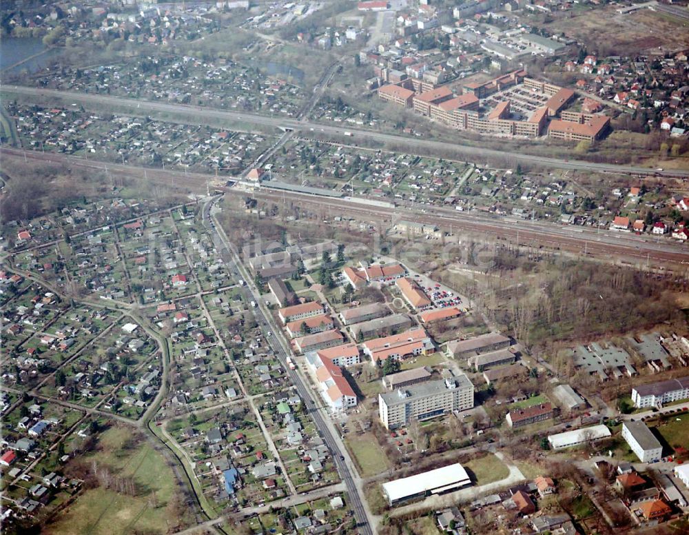 Luftaufnahme Berlin - Gebäude des Altersheim - Seniorenresidenz Die Albert Schweitzer Stiftung - Wohnen & Betreuen in Berlin, Deutschland