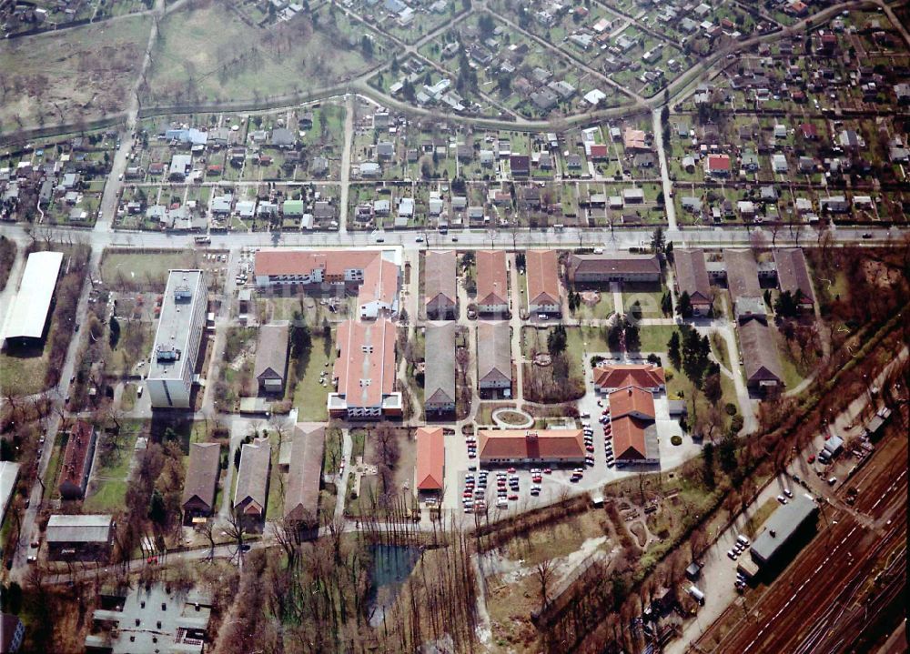 Berlin von oben - Gebäude des Altersheim - Seniorenresidenz Die Albert Schweitzer Stiftung - Wohnen & Betreuen in Berlin, Deutschland