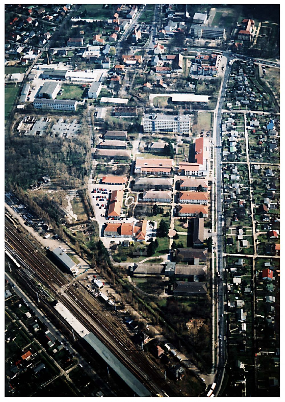 Luftbild Berlin - Gebäude des Altersheim - Seniorenresidenz Die Albert Schweitzer Stiftung - Wohnen & Betreuen in Berlin, Deutschland