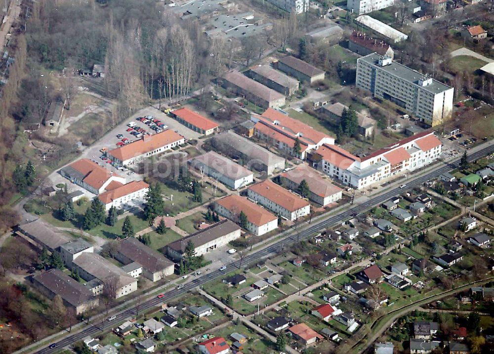 Berlin aus der Vogelperspektive: Gebäude des Altersheim - Seniorenresidenz Die Albert Schweitzer Stiftung - Wohnen & Betreuen in Berlin, Deutschland