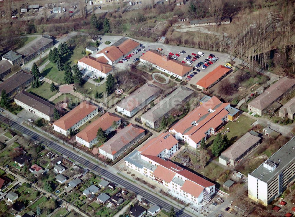 Luftbild Berlin - Gebäude des Altersheim - Seniorenresidenz Die Albert Schweitzer Stiftung - Wohnen & Betreuen in Berlin, Deutschland