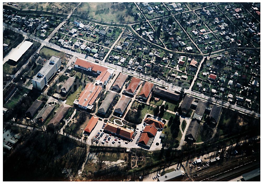 Luftbild Berlin - Gebäude des Altersheim - Seniorenresidenz Die Albert Schweitzer Stiftung - Wohnen & Betreuen in Berlin, Deutschland