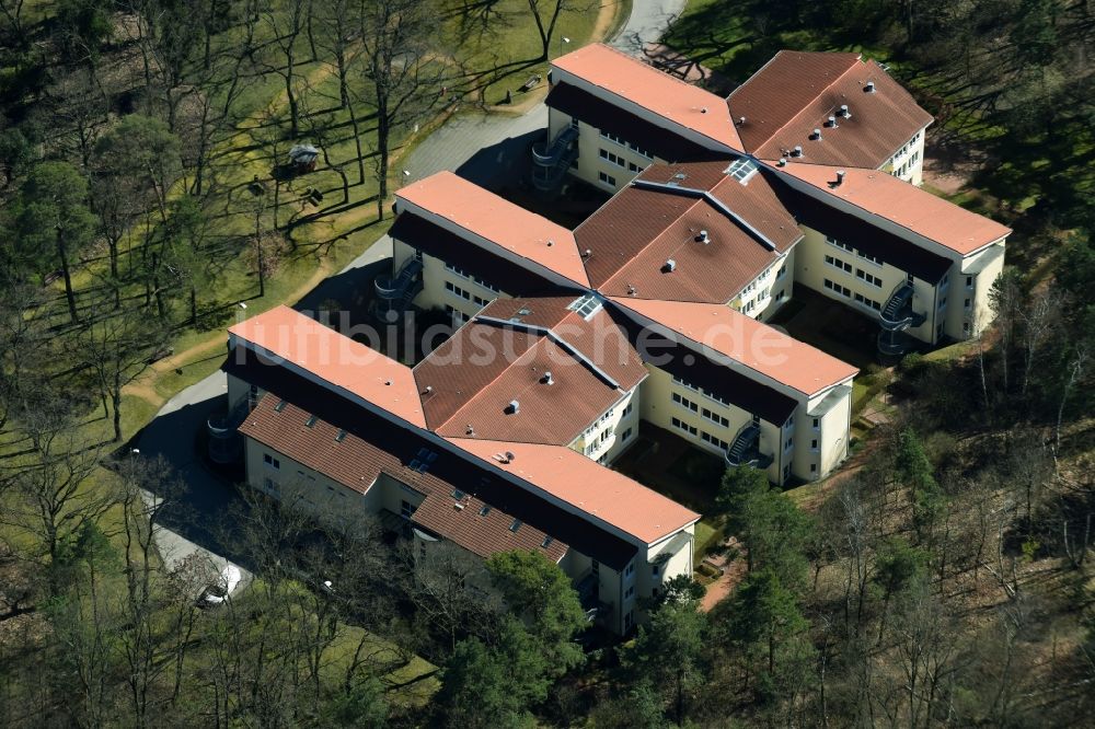 Berlin aus der Vogelperspektive: Gebäude des Altersheim - Seniorenresidenz der Alpenland Pflegeheime Berlin GmbH in Berlin