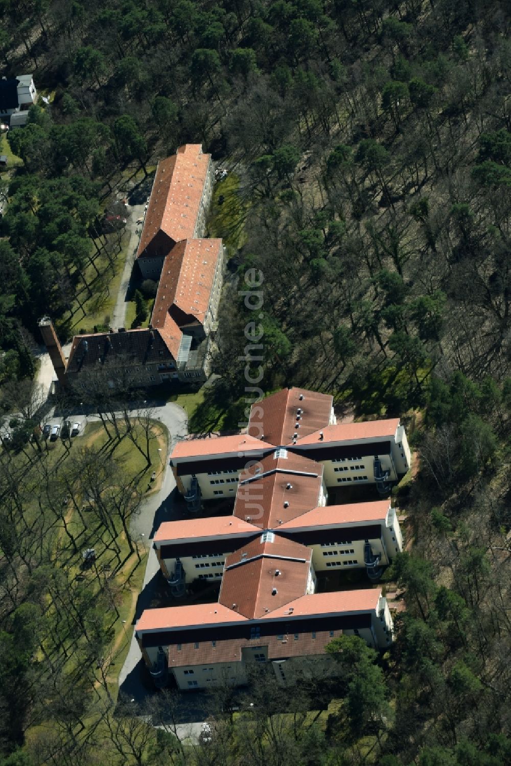 Luftbild Berlin - Gebäude des Altersheim - Seniorenresidenz der Alpenland Pflegeheime Berlin GmbH in Berlin