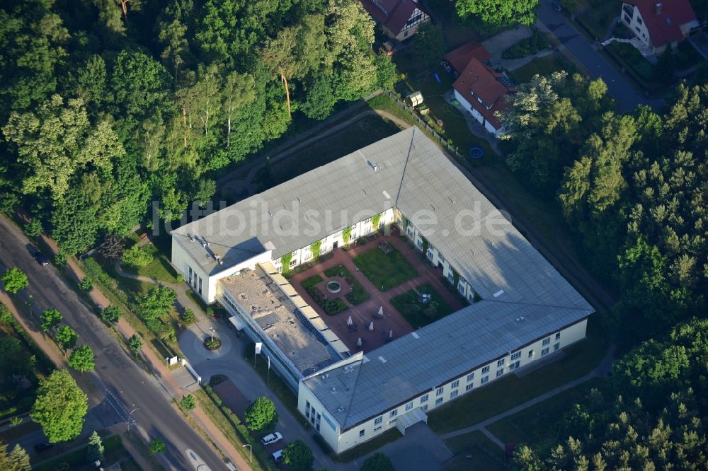 Luftaufnahme Hohen Neuendorf - Gebäude des Altersheim - Seniorenresidenz der AMARITA Hohen Neuendorf GmbH in Hohen Neuendorf im Bundesland Brandenburg