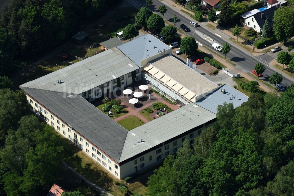 Luftaufnahme Hohen Neuendorf - Gebäude des Altersheim - Seniorenresidenz der AMARITA Hohen Neuendorf GmbH in Hohen Neuendorf im Bundesland Brandenburg