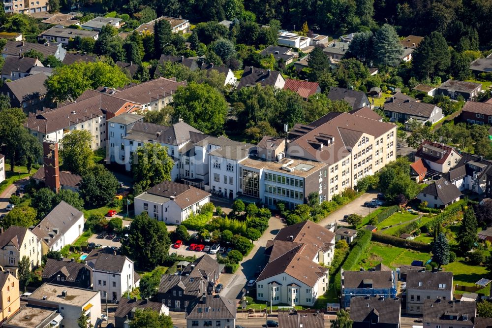 Bochum von oben - Gebäude des Altersheim - Seniorenresidenz der Augusta Ambulante Dienste gGmbH in Bochum im Bundesland Nordrhein-Westfalen