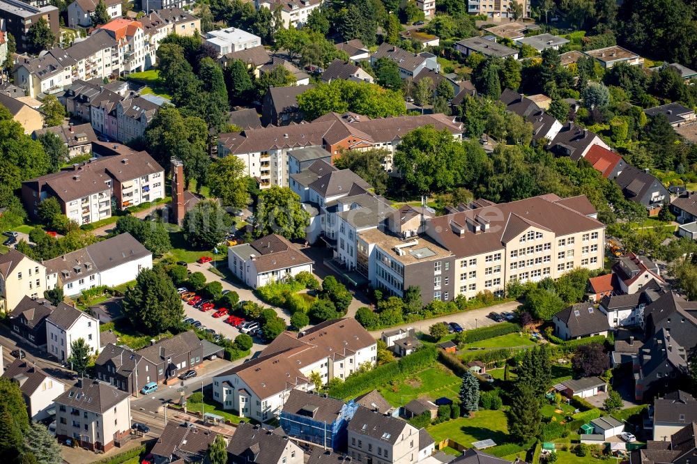 Bochum aus der Vogelperspektive: Gebäude des Altersheim - Seniorenresidenz der Augusta Ambulante Dienste gGmbH in Bochum im Bundesland Nordrhein-Westfalen