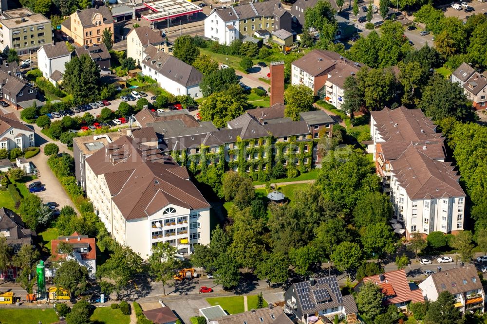 Bochum von oben - Gebäude des Altersheim - Seniorenresidenz der Augusta Ambulante Dienste gGmbH in Bochum im Bundesland Nordrhein-Westfalen