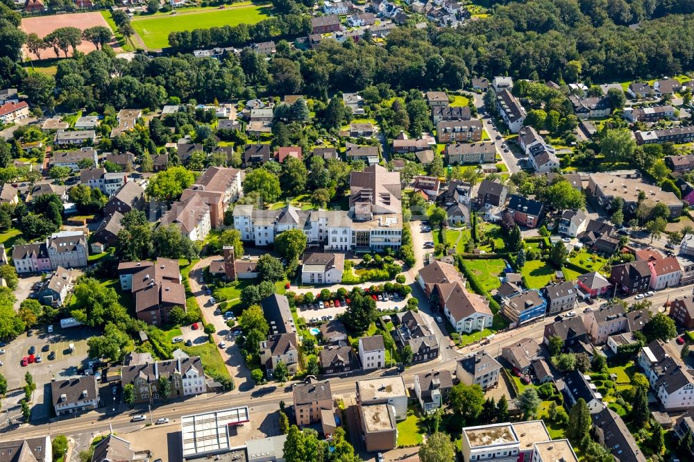 Luftaufnahme Bochum - Gebäude des Altersheim - Seniorenresidenz der Augusta Ambulante Dienste gGmbH in Bochum im Bundesland Nordrhein-Westfalen