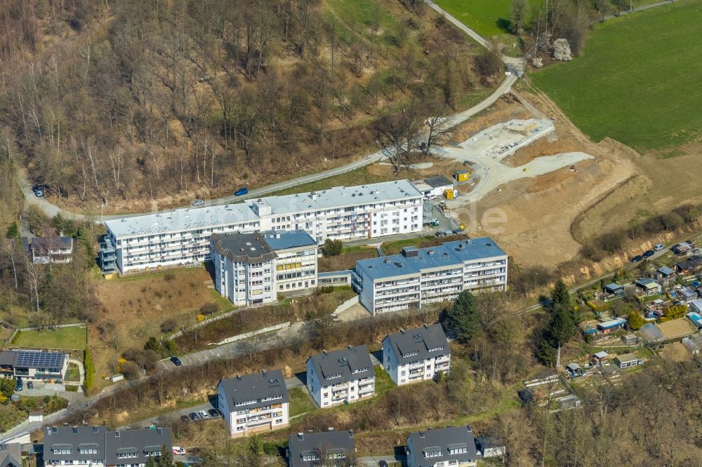 Meschede von oben - Gebäude des Altersheim - Seniorenresidenz Bernhard-Salzmann-Haus in Meschede im Bundesland Nordrhein-Westfalen, Deutschland