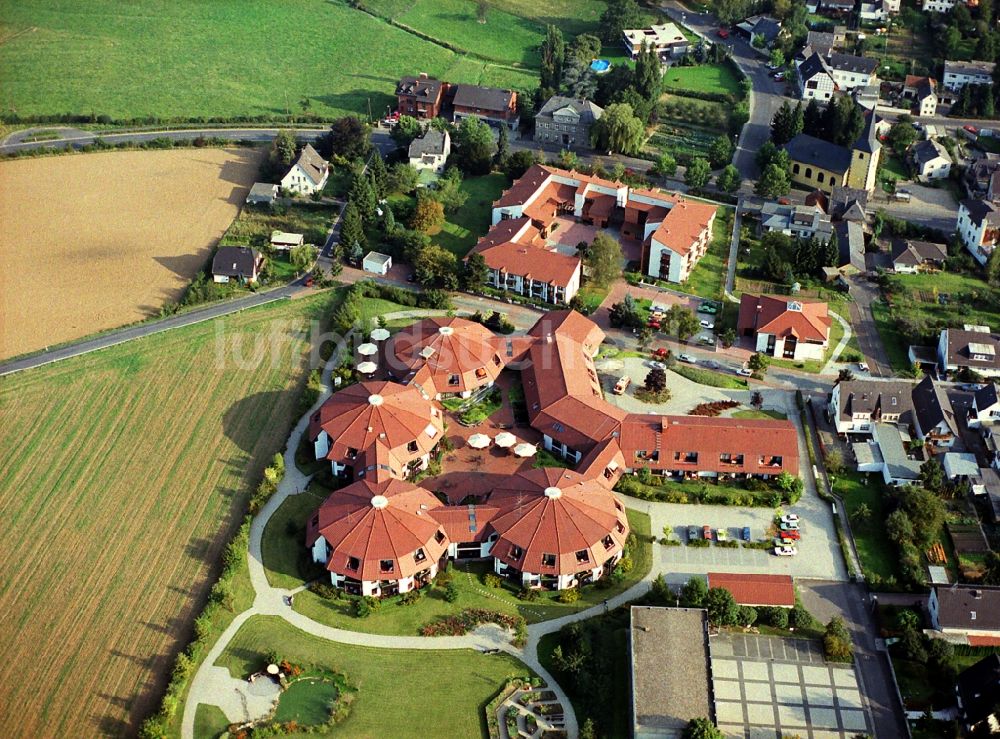 Wachtberg von oben - Gebäude des Altersheim - Seniorenresidenz der CMS Altenstift Limbach an der Limbachstraße in Wachtberg im Bundesland Nordrhein-Westfalen