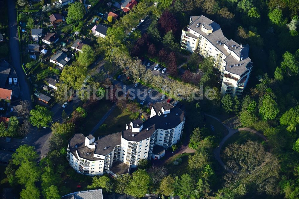 Berlin aus der Vogelperspektive: Gebäude des Altersheim - Seniorenresidenz DEGEWO Seniorenresidenz Am Gutspark Britz im Ortsteil Britz in Berlin, Deutschland