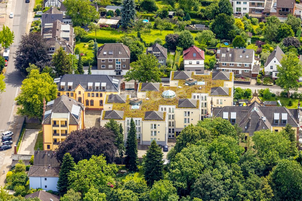 Mülheim an der Ruhr von oben - Gebäude des Altersheim - Seniorenresidenz engelbertus gGmbH, Wohnpark Dimbeck in Mülheim an der Ruhr im Bundesland Nordrhein-Westfalen, Deutschland