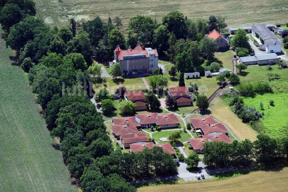 Luftaufnahme Oranienburg - Gebäude des Altersheim - Seniorenresidenz des Evangelischen Johannesstift in Oranienburg im Bundesland Brandenburg, Deutschland