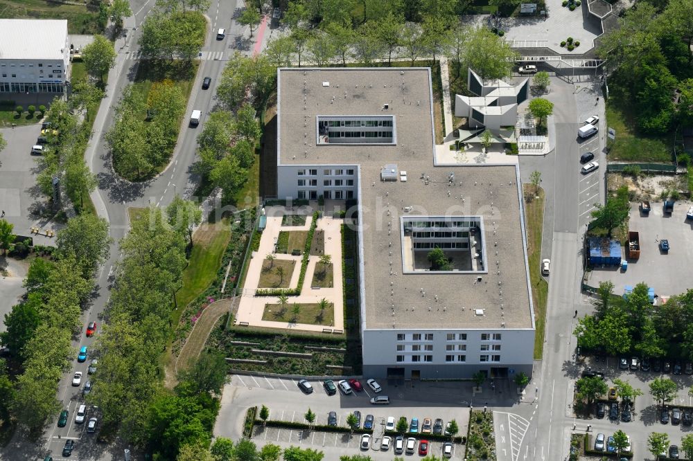 Ingolstadt aus der Vogelperspektive: Gebäude des Altersheim - Seniorenresidenz auf dem Gelände des Klinikum Ingolstadt in Ingolstadt im Bundesland Bayern, Deutschland