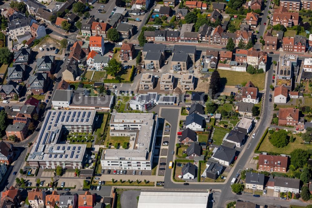 Luftaufnahme Ahlen - Gebäude des Altersheim - Seniorenresidenz des Gezeitenland Betreuungszentrum Ahlen in Ahlen im Bundesland Nordrhein-Westfalen, Deutschland