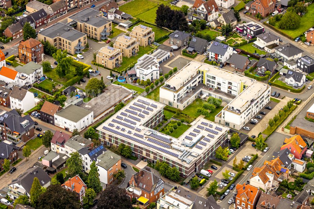 Ahlen von oben - Gebäude des Altersheim - Seniorenresidenz des Gezeitenland Betreuungszentrum Ahlen in Ahlen im Bundesland Nordrhein-Westfalen, Deutschland