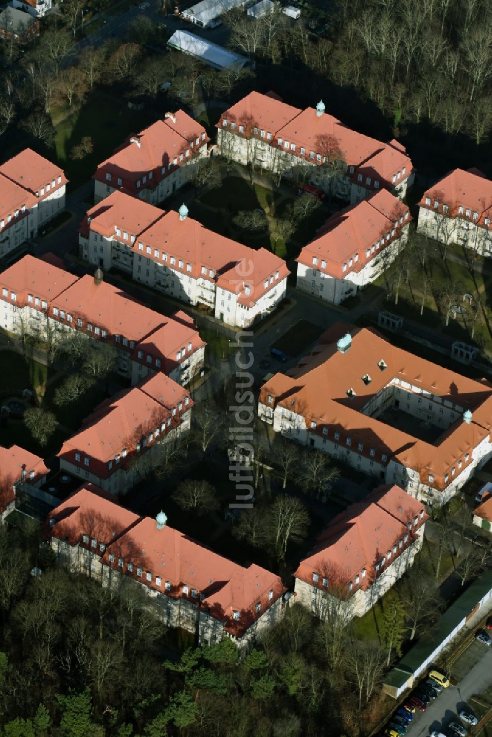 Luftaufnahme Berlin Buch - Gebäude des Altersheim - Seniorenresidenz Hospiz Ludwigpark an der Zepernicker Str in Berlin