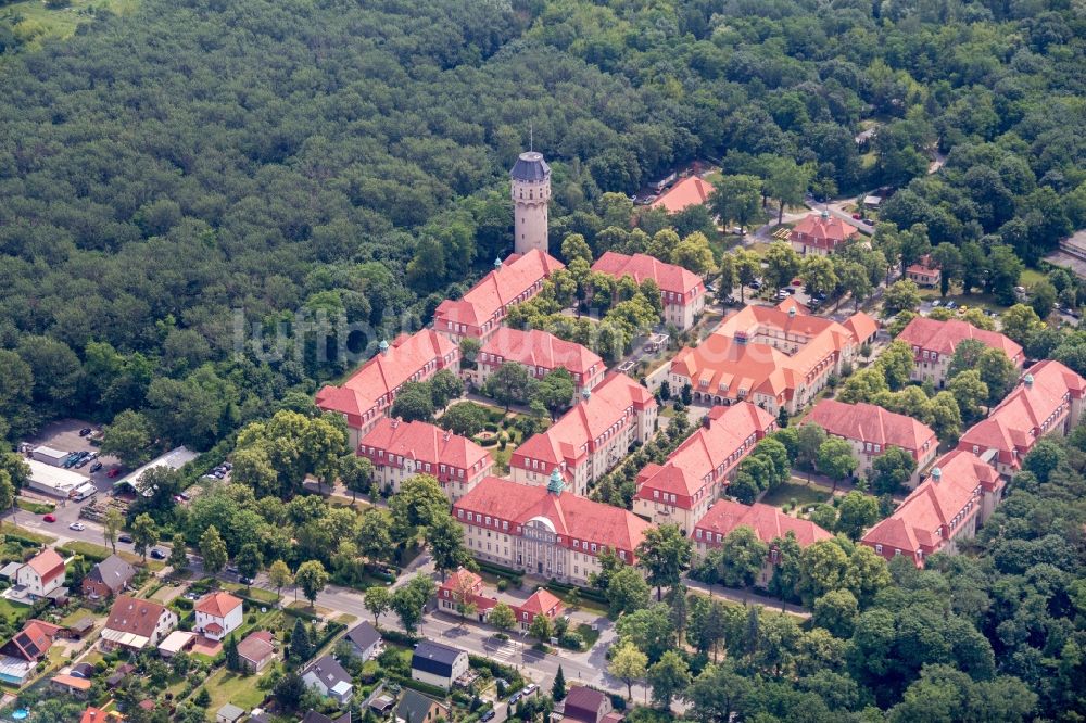 Berlin von oben - Gebäude des Altersheim - Seniorenresidenz Hospiz Ludwigpark an der Zepernicker Str in Berlin