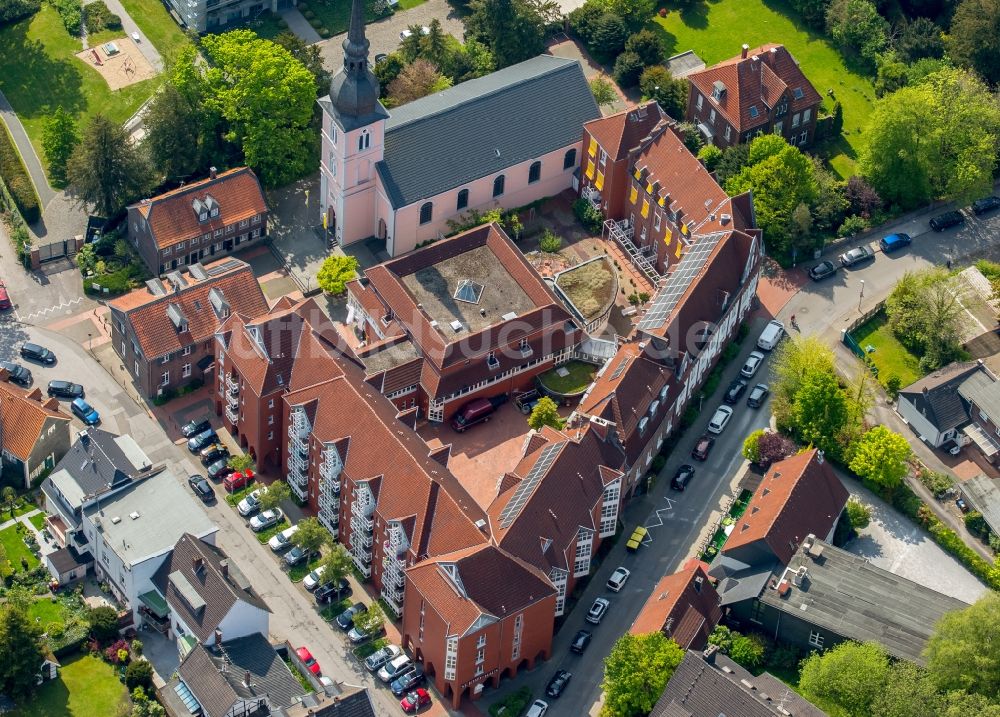 Essen von oben - Gebäude des Altersheim - Seniorenresidenz der St. Josefshaus Kettwig in Essen im Bundesland Nordrhein-Westfalen, Deutschland