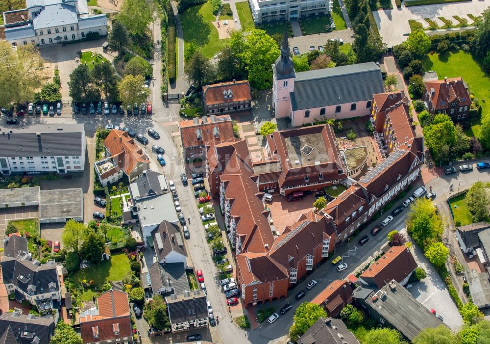 Essen aus der Vogelperspektive: Gebäude des Altersheim - Seniorenresidenz der St. Josefshaus Kettwig in Essen im Bundesland Nordrhein-Westfalen, Deutschland