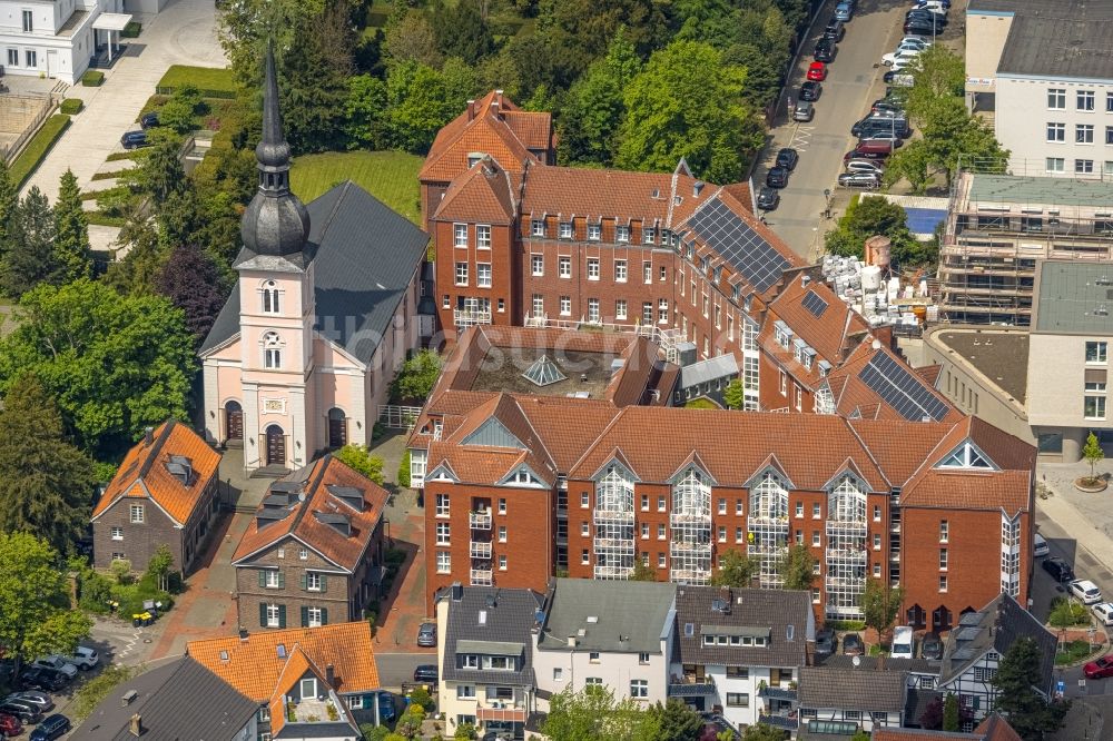 Essen von oben - Gebäude des Altersheim - Seniorenresidenz der St. Josefshaus Kettwig in Essen im Bundesland Nordrhein-Westfalen, Deutschland