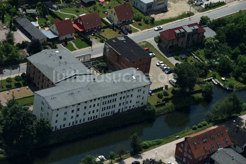 Luftbild Plau am See - Gebäude des Altersheim - Seniorenresidenz der KMG Kliniken plc in Plau am See im Bundesland Mecklenburg-Vorpommern