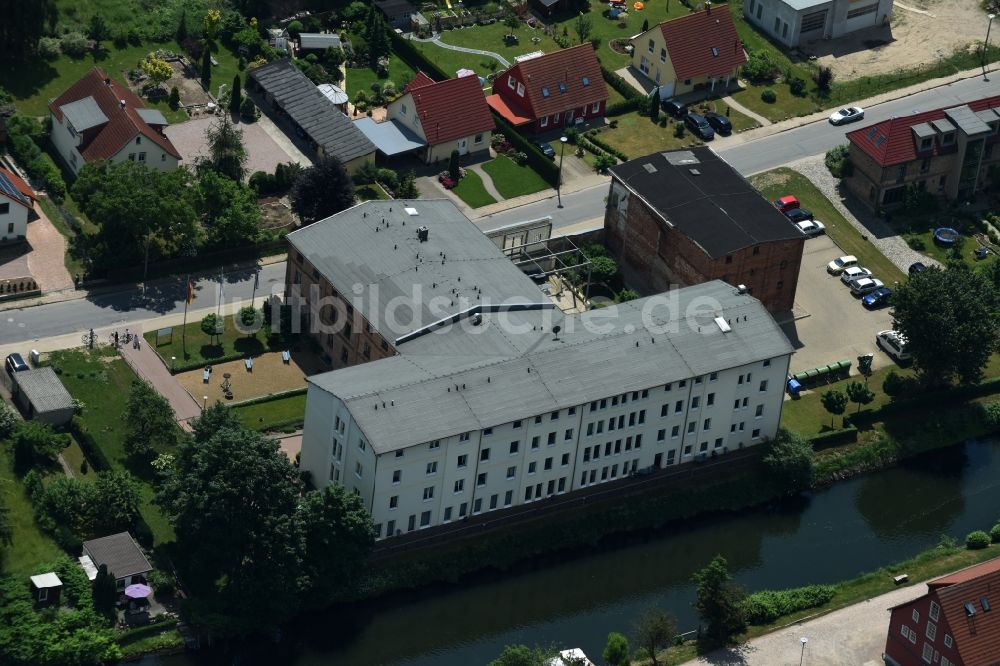 Plau am See von oben - Gebäude des Altersheim - Seniorenresidenz der KMG Kliniken plc in Plau am See im Bundesland Mecklenburg-Vorpommern