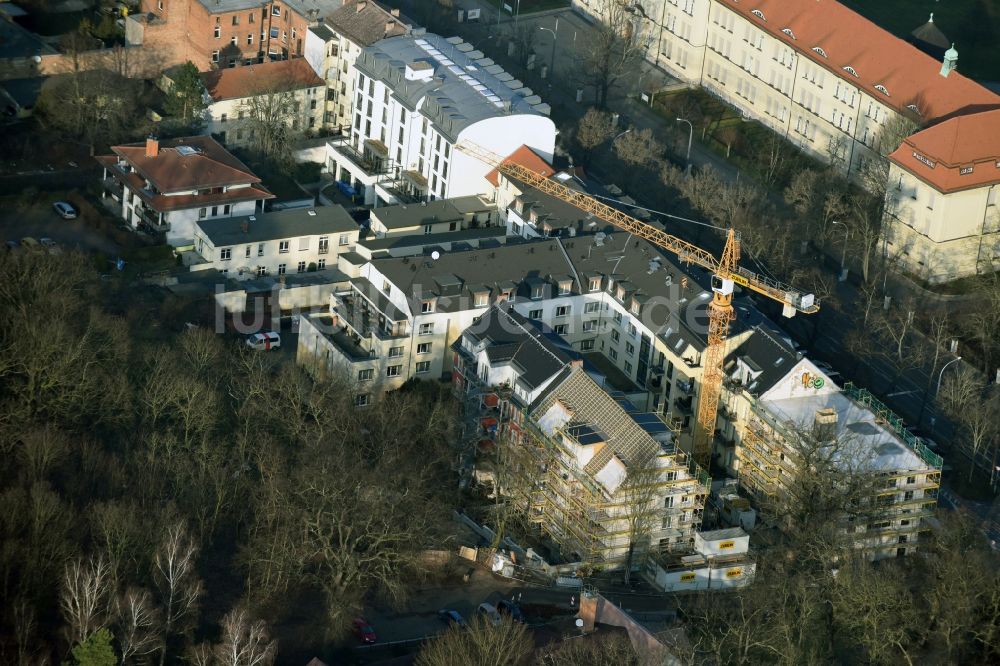 Potsdam von oben - Gebäude des Altersheim - Seniorenresidenz der Kursana Domizil Potsdam - Haus Gabriel an der Heinrich-Mann-Allee in Potsdam im Bundesland Brandenburg