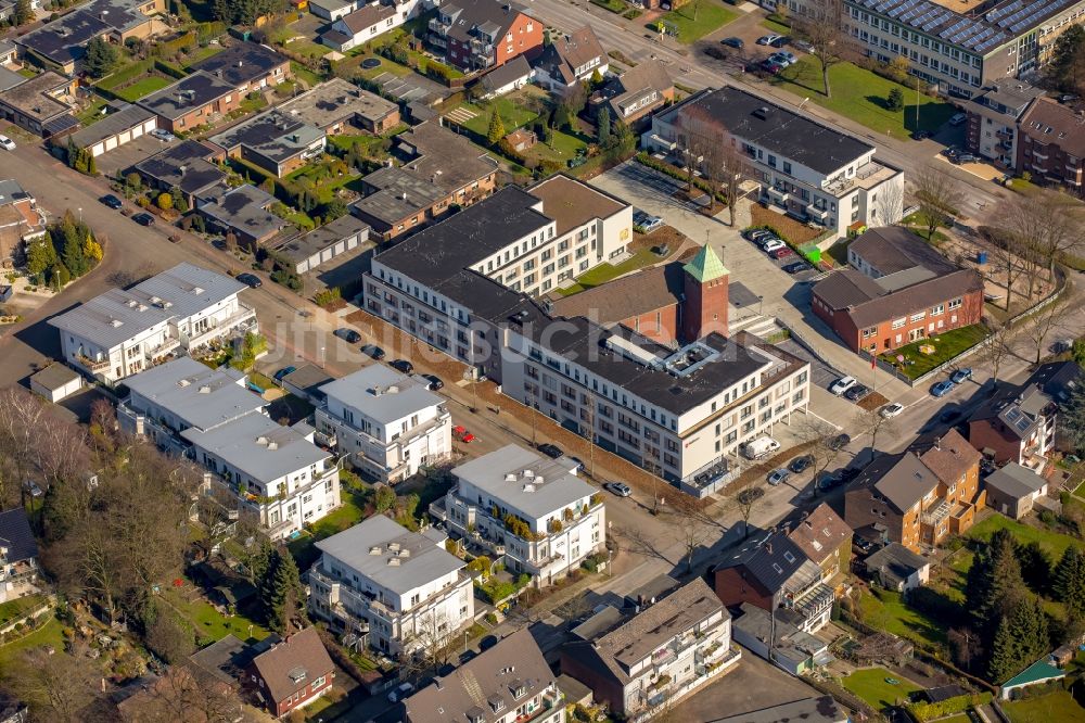 Bottrop von oben - Gebäude des Altersheim - Seniorenresidenz des Malteserstift St. Suitbert in Bottrop im Bundesland Nordrhein-Westfalen