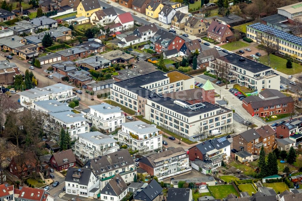 Bottrop aus der Vogelperspektive: Gebäude des Altersheim - Seniorenresidenz des Malteserstift St. Suitbert in Bottrop im Bundesland Nordrhein-Westfalen