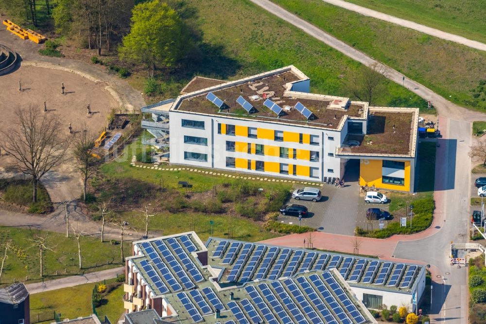 Luftaufnahme Dorsten - Gebäude des Altersheim - Seniorenresidenz Maria Lindenhof in Dorsten im Bundesland Nordrhein-Westfalen, Deutschland