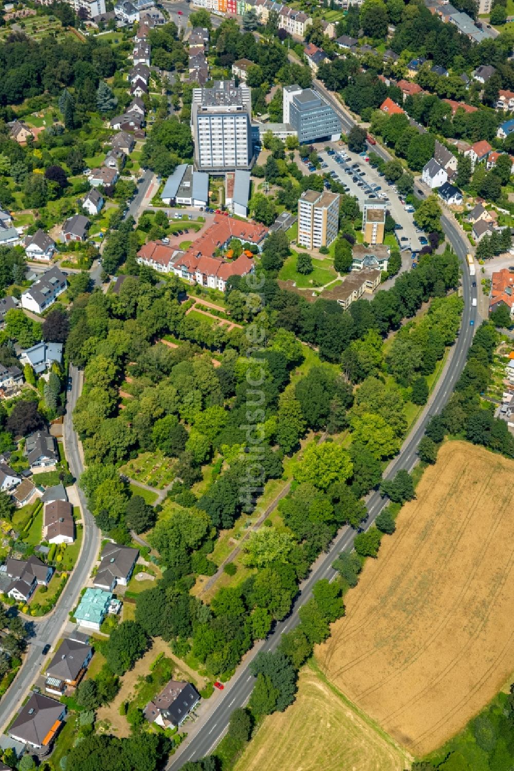 Hattingen von oben - Gebäude des Altersheim - Seniorenresidenz der Martin-Luther-Haus Altenpflegeheim in Hattingen im Bundesland Nordrhein-Westfalen