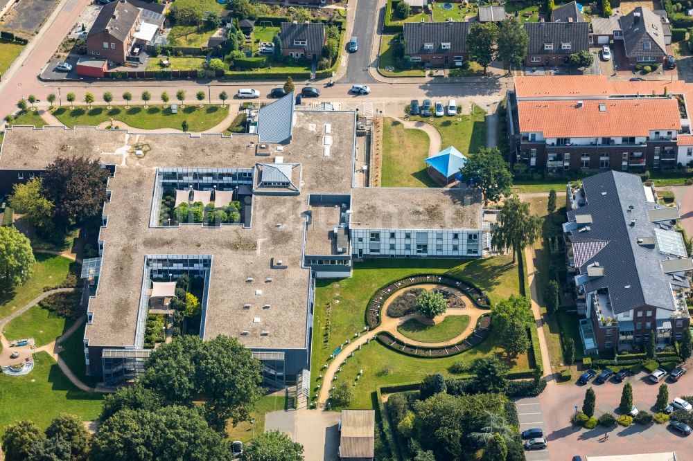 Elten aus der Vogelperspektive: Gebäude des Altersheim - Seniorenresidenz an der Martinusstraße in Elten im Bundesland Nordrhein-Westfalen, Deutschland