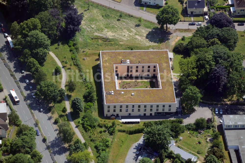 Bad Salzuflen von oben - Gebäude des Altersheim - Seniorenresidenz der MediCare Seniorenresidenz Hoffmannspark in Bad Salzuflen im Bundesland Nordrhein-Westfalen