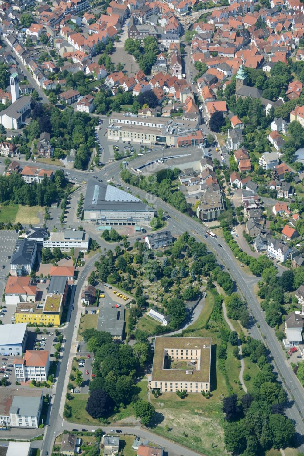 Bad Salzuflen aus der Vogelperspektive: Gebäude des Altersheim - Seniorenresidenz der MediCare Seniorenresidenz Hoffmannspark in Bad Salzuflen im Bundesland Nordrhein-Westfalen