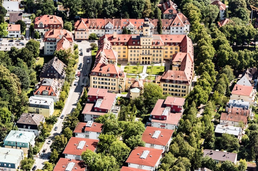 Luftaufnahme München - Gebäude des Altersheim - Seniorenresidenz der Münchener Bürgerheim, Münchenstift in München im Bundesland Bayern, Deutschland