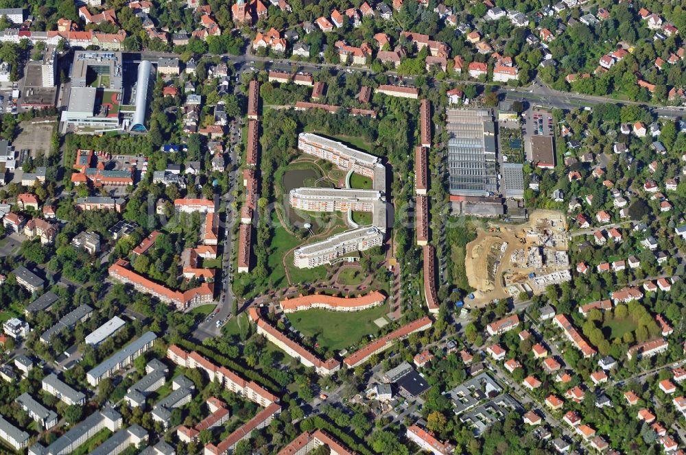 Berlin von oben - Gebäude des Altersheim - Seniorenresidenz der Rosenhof der Rosenhof Ahrensburg Seniorenwohnanlage Betriebsgesellschaft mbH in Berlin