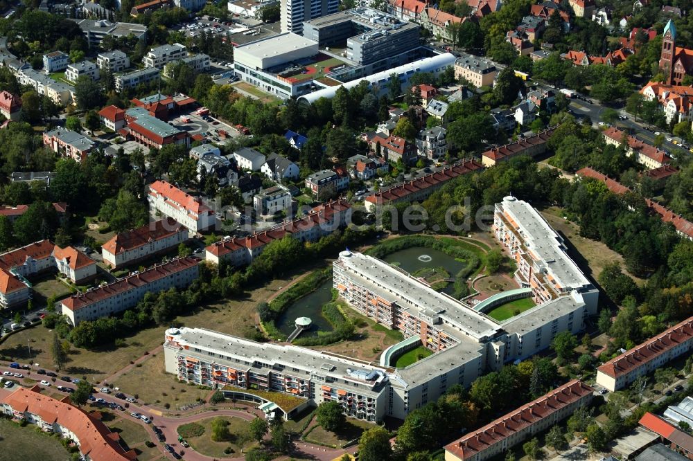 Berlin aus der Vogelperspektive: Gebäude des Altersheim - Seniorenresidenz der Rosenhof der Rosenhof Ahrensburg Seniorenwohnanlage Betriebsgesellschaft mbH in Berlin