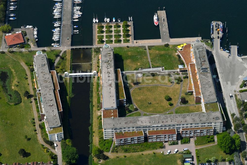 Lübeck aus der Vogelperspektive: Gebäude des Altersheim - Seniorenresidenz der Rosenhof Seniorenwohnanlage Travemünde in Lübeck im Bundesland Schleswig-Holstein, Deutschland