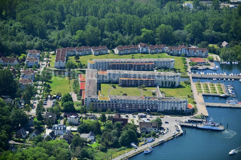 Lübeck aus der Vogelperspektive: Gebäude des Altersheim - Seniorenresidenz der Rosenhof Seniorenwohnanlage Travemünde in Lübeck im Bundesland Schleswig-Holstein, Deutschland