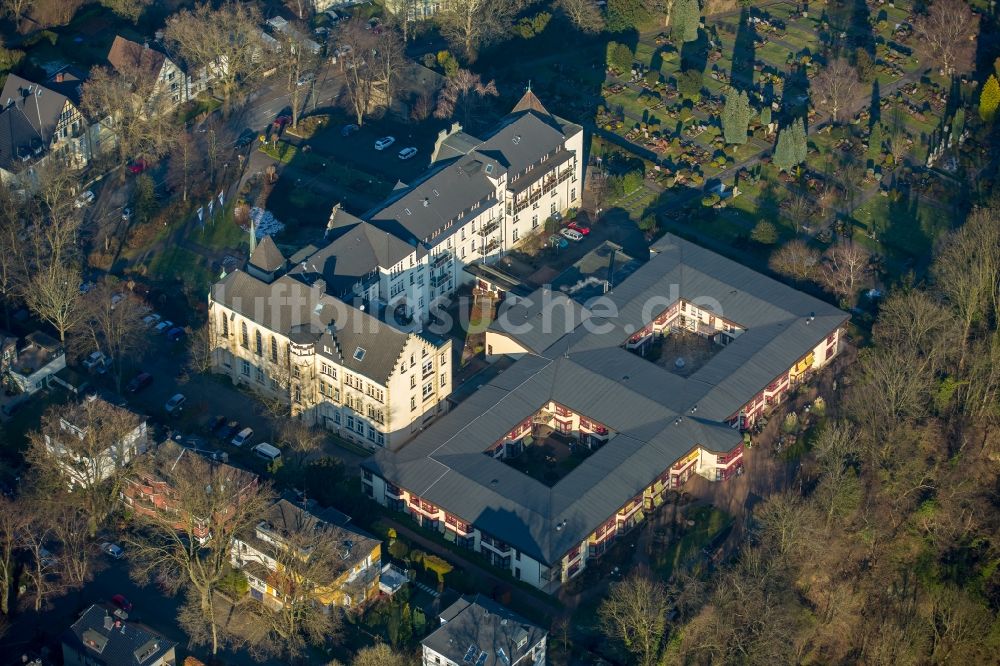 Luftaufnahme Essen - Gebäude des Altersheim - Seniorenresidenz der Seniorenstift St. Laurentius Laurentiusweg im Ortsteil Stadtbezirke VII in Essen im Bundesland Nordrhein-Westfalen