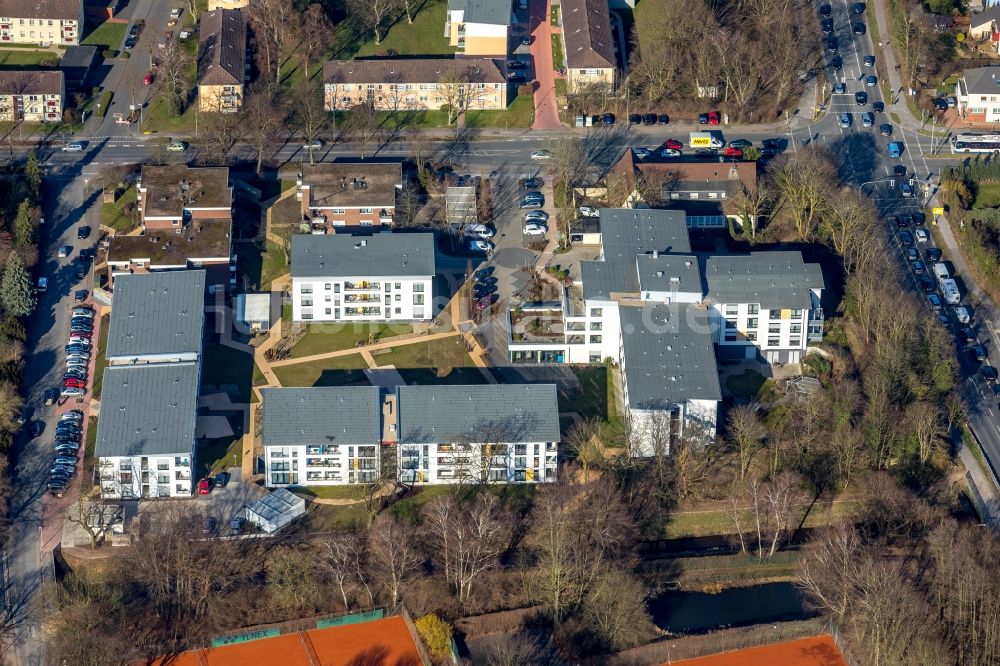 Dinslaken aus der Vogelperspektive: Gebäude des Altersheim - Seniorenresidenz des Seniorenzentrum Wilhelm- Lantermann-Haus an der Voerder Straße in Dinslaken im Bundesland Nordrhein-Westfalen, Deutschland