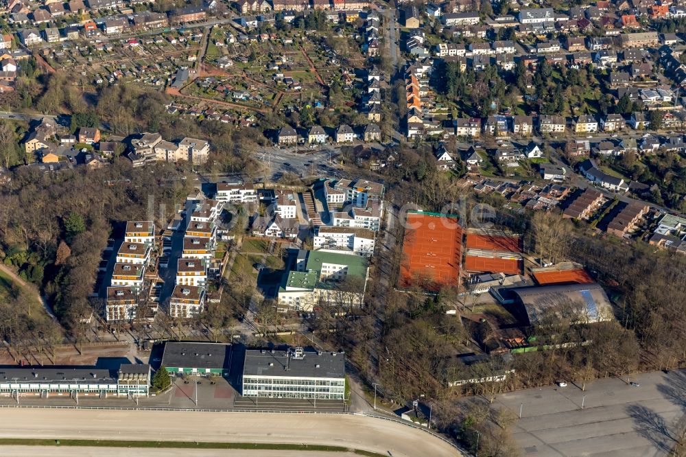 Luftaufnahme Dinslaken - Gebäude des Altersheim - Seniorenresidenz des Seniorenzentrum Wilhelm- Lantermann-Haus an der Voerder Straße in Dinslaken im Bundesland Nordrhein-Westfalen, Deutschland