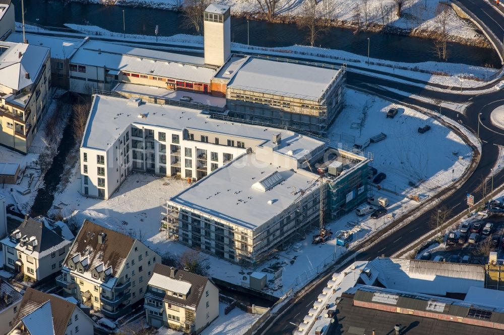 Luftaufnahme Meschede - Gebäude des Altersheim - Seniorenresidenz der Siedlungs- und Baugenossenschaft Meschede eG „Rinschen Park“ in Meschede im Bundesland Nordrhein-Westfalen