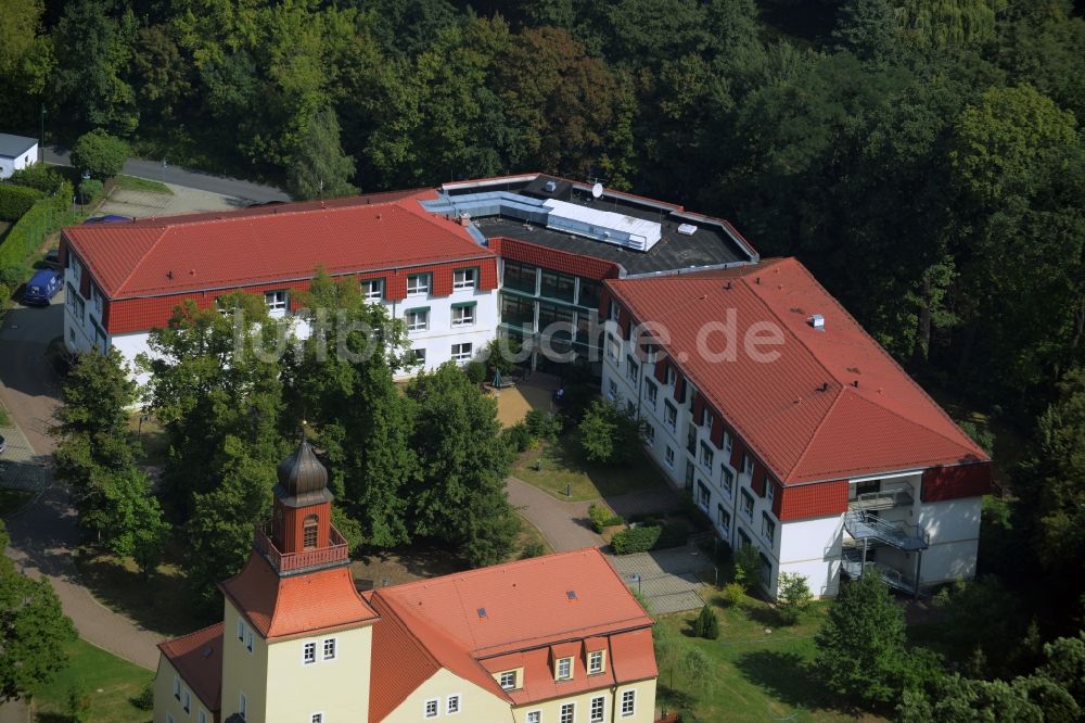 Luftaufnahme Glaubitz - Gebäude des Altersheim - Seniorenresidenz der Volkssolidarität Schlossresidenz Glaubitz GmbH in Glaubitz im Bundesland Sachsen