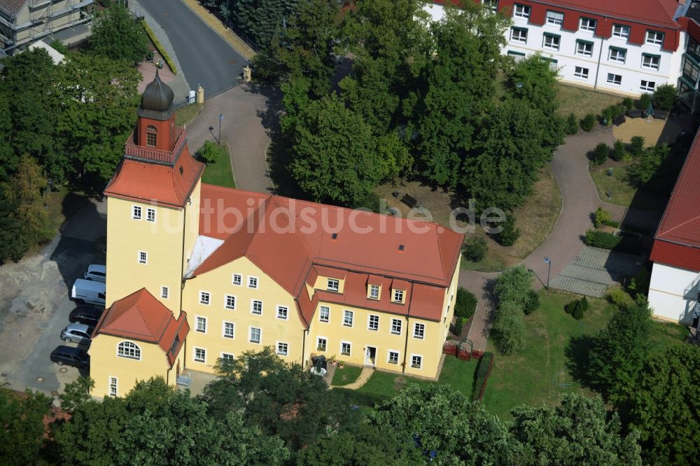 Glaubitz aus der Vogelperspektive: Gebäude des Altersheim - Seniorenresidenz der Volkssolidarität Schlossresidenz Glaubitz GmbH in Glaubitz im Bundesland Sachsen