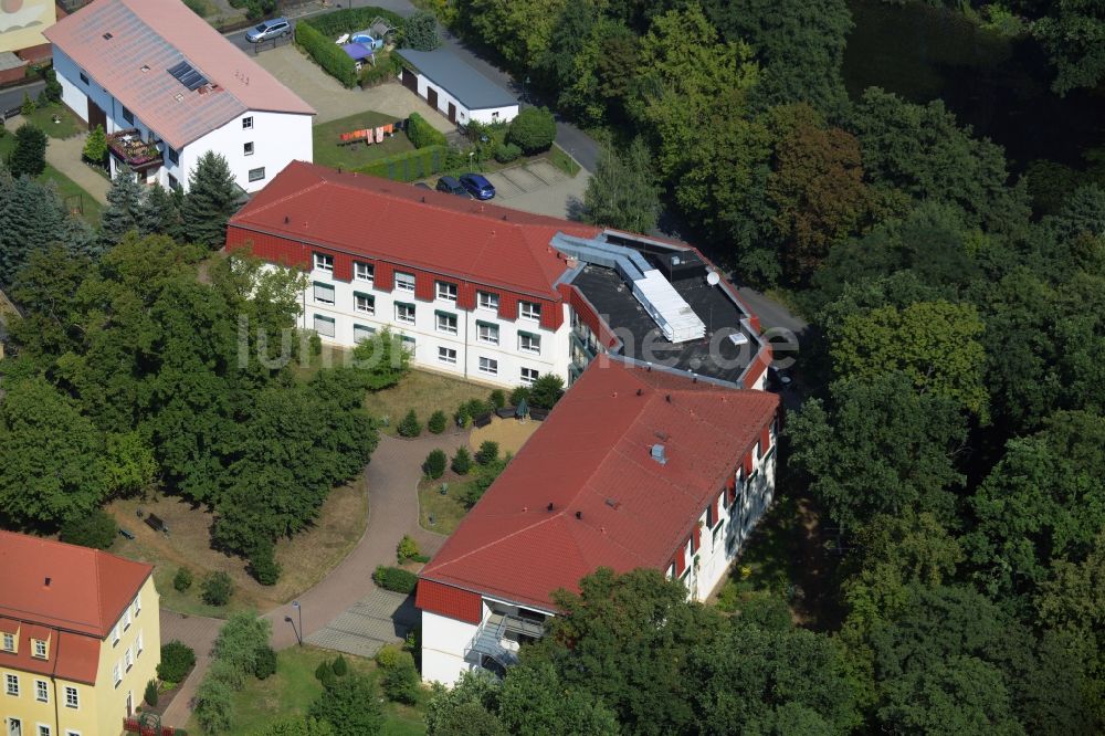 Luftaufnahme Glaubitz - Gebäude des Altersheim - Seniorenresidenz der Volkssolidarität Schlossresidenz Glaubitz GmbH in Glaubitz im Bundesland Sachsen